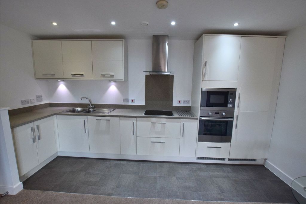 Property photo 2 of 9 Kitchen