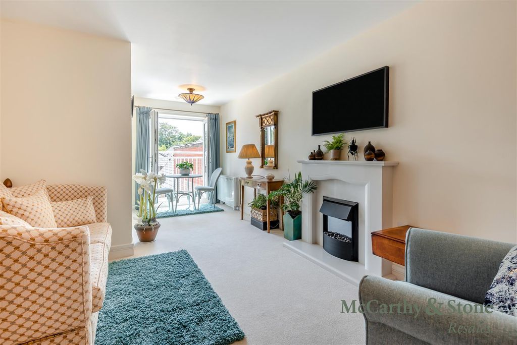 Property photo 2 of 17 8700995-Interior09.Jpg
