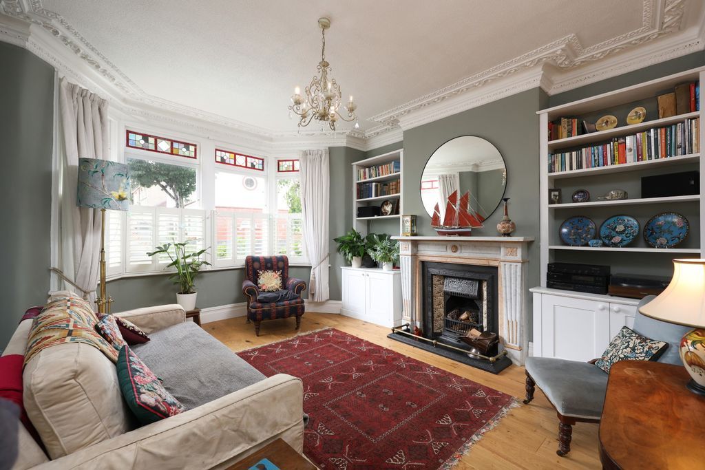 Property photo 2 of 16 Sitting Room