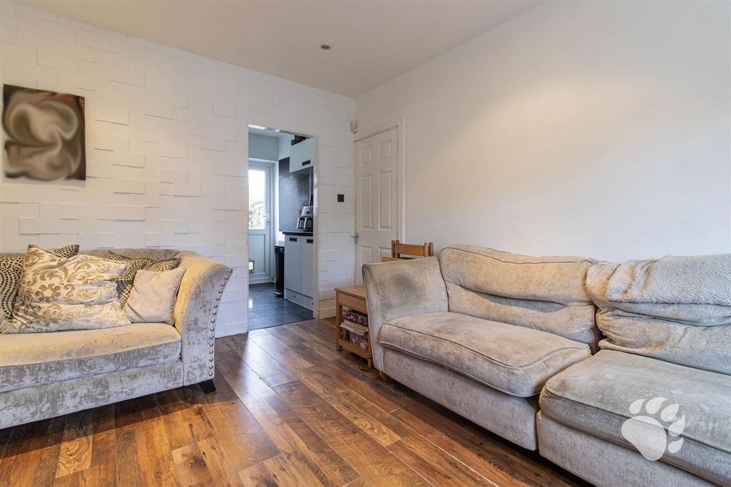 Property photo 2 of 19 Lounge