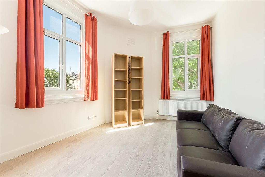 Property photo 1 of 7 Lettings Hammersmith Shepherds Bush Road - Recepti