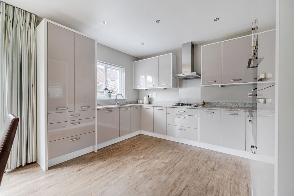 Property photo 3 of 16 146464815