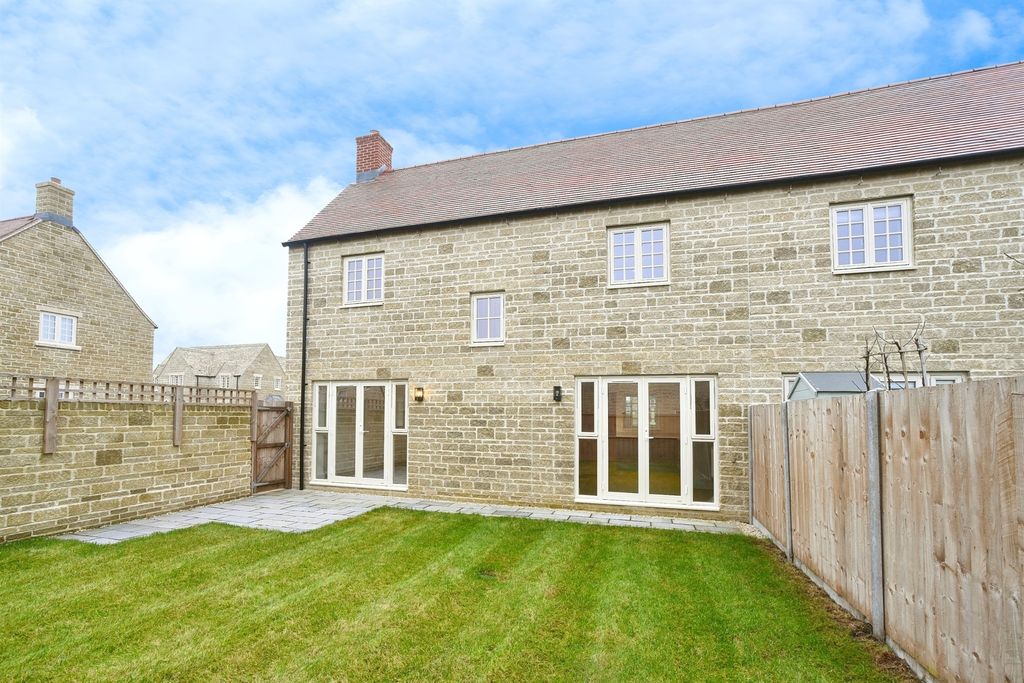 Property photo 2 of 21