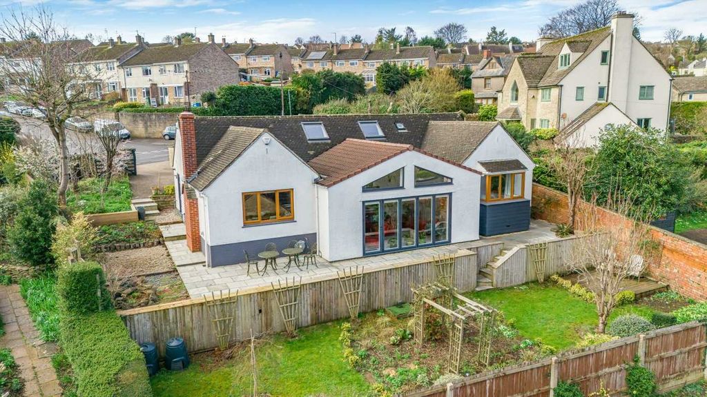 Property photo 1 of 28