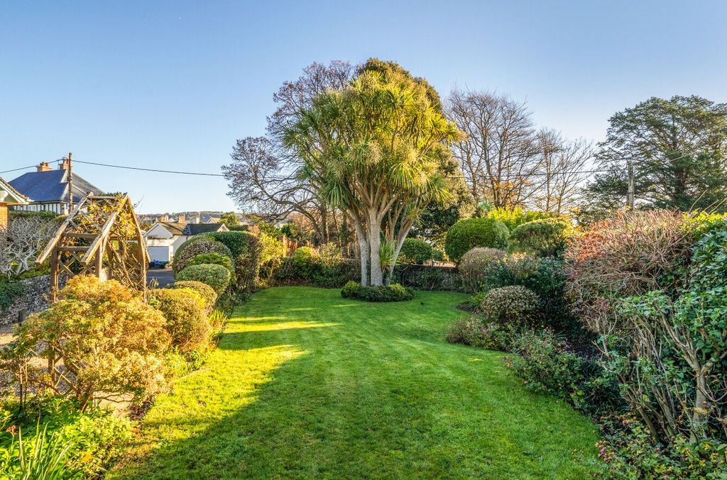 Property photo 2 of 18