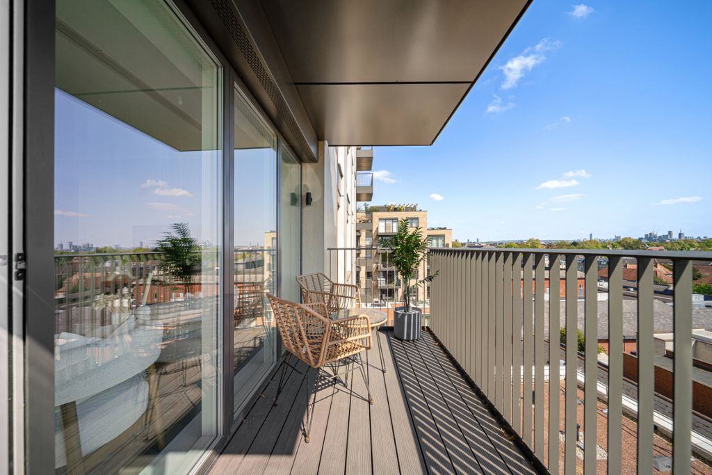 Property photo 3 of 11 Empire House-18.Jpg
