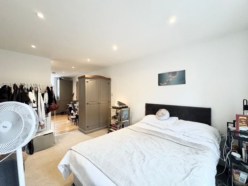 Property photo 3 of 6 3