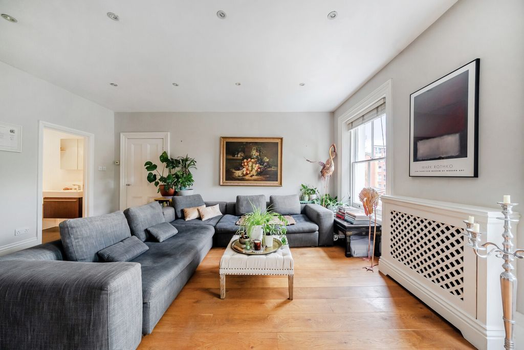 Property photo 2 of 12 Sitting Room