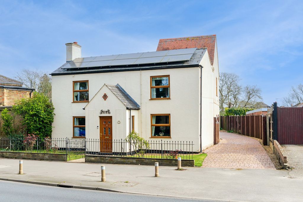 Property photo 1 of 32