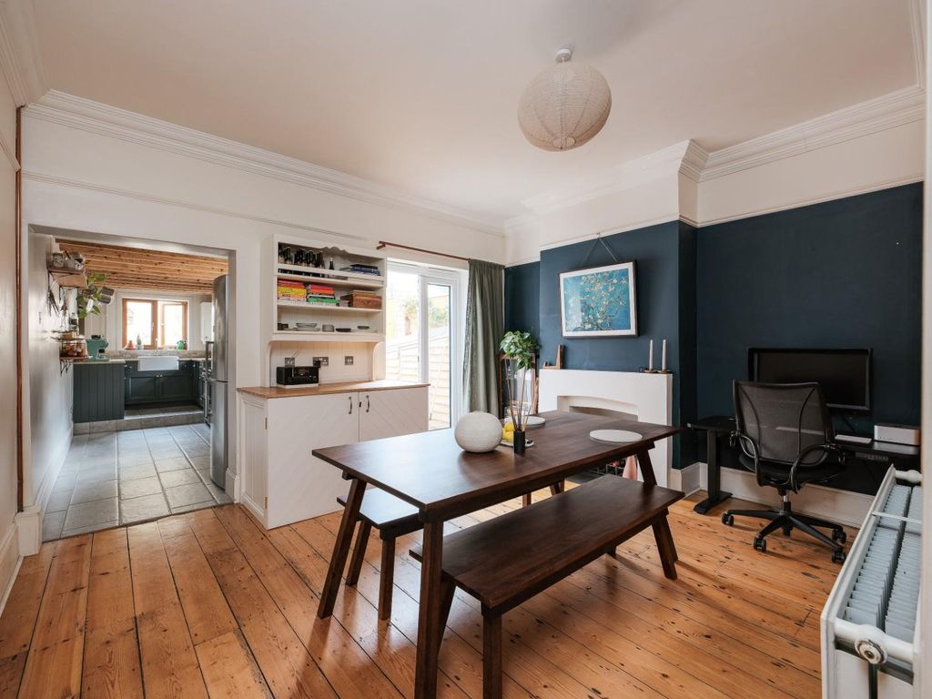 Property photo 3 of 28 Cnr51990.Jpg