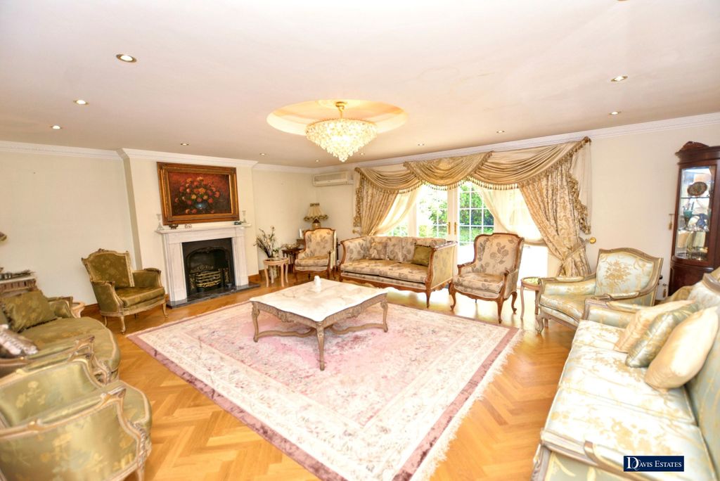 Property photo 2 of 22