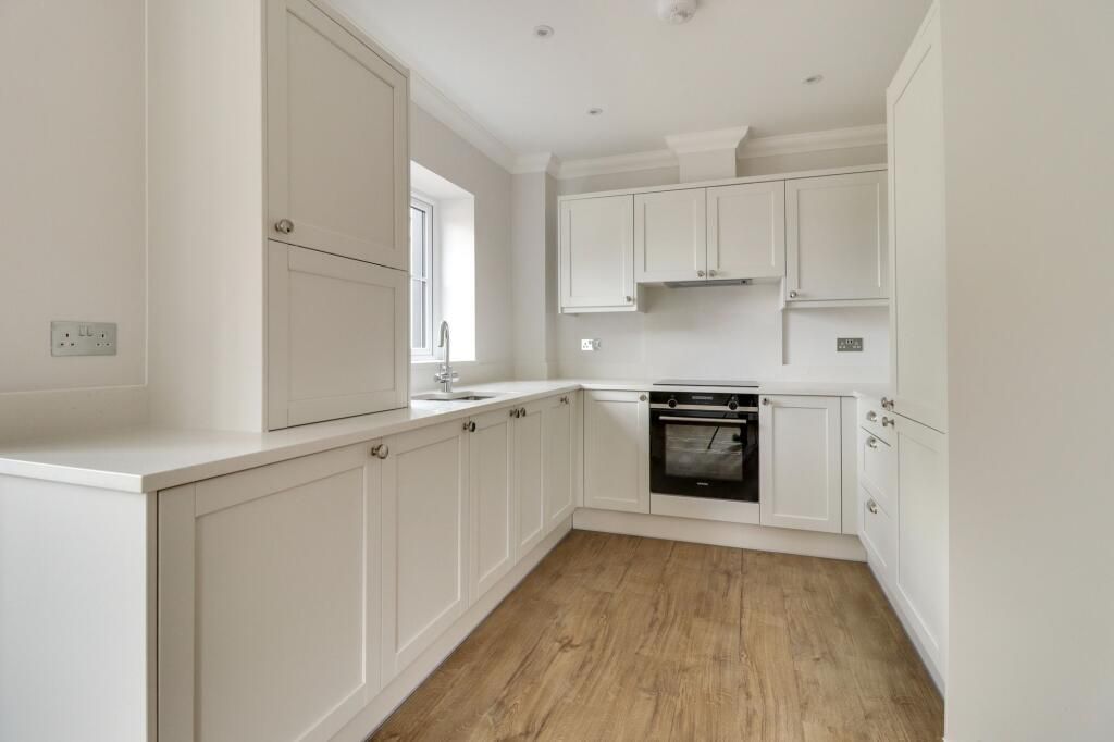 Property photo 2 of 17 Kitchen