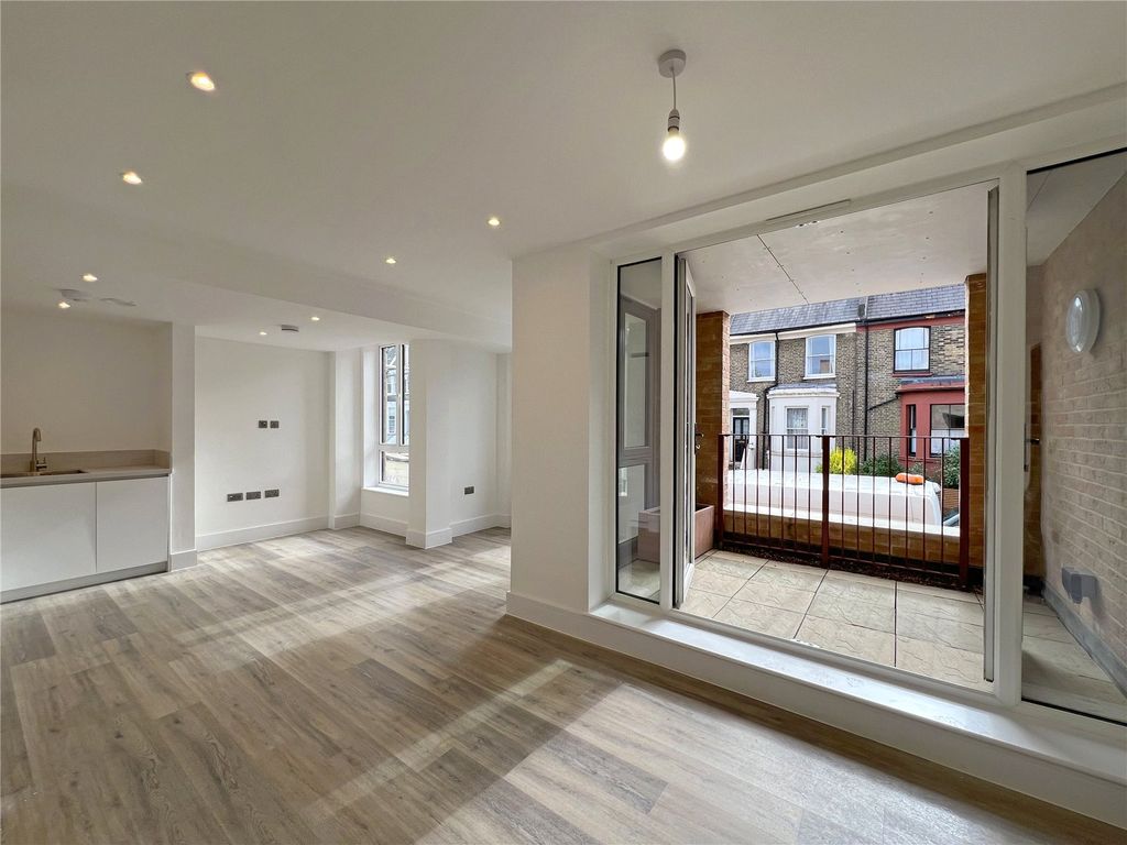 Property photo 2 of 10 Picture No. 11