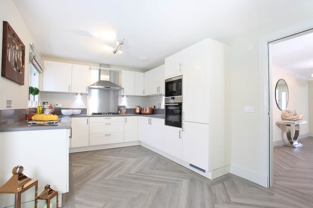 Property photo 3 of 14 Azure _Kitchen