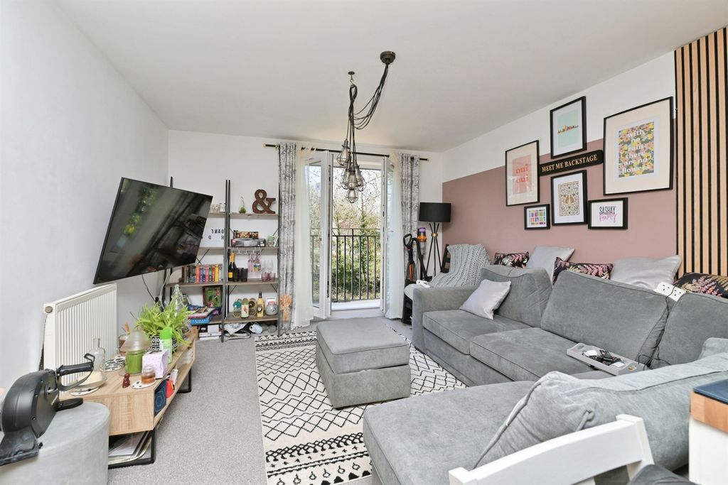 Property photo 3 of 17