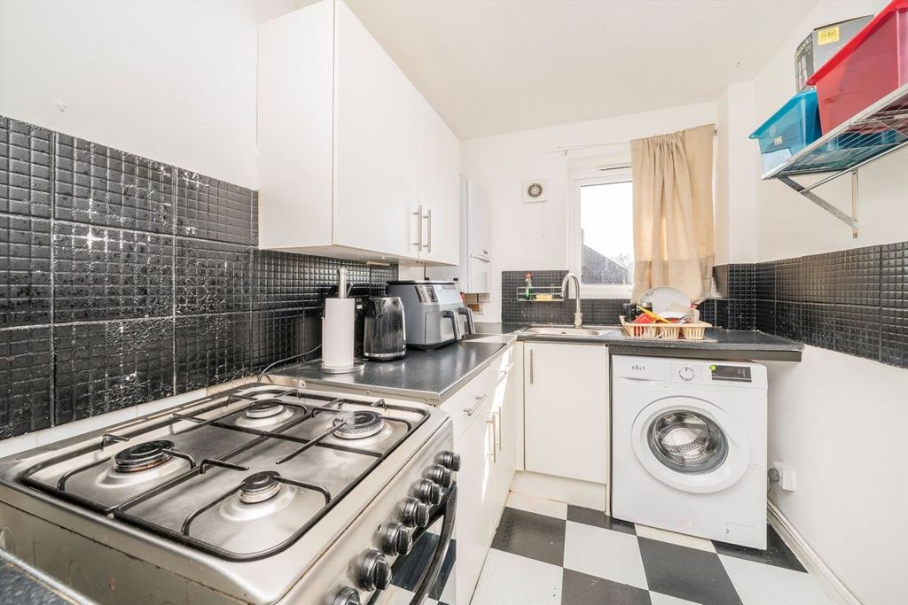 Property photo 3 of 5