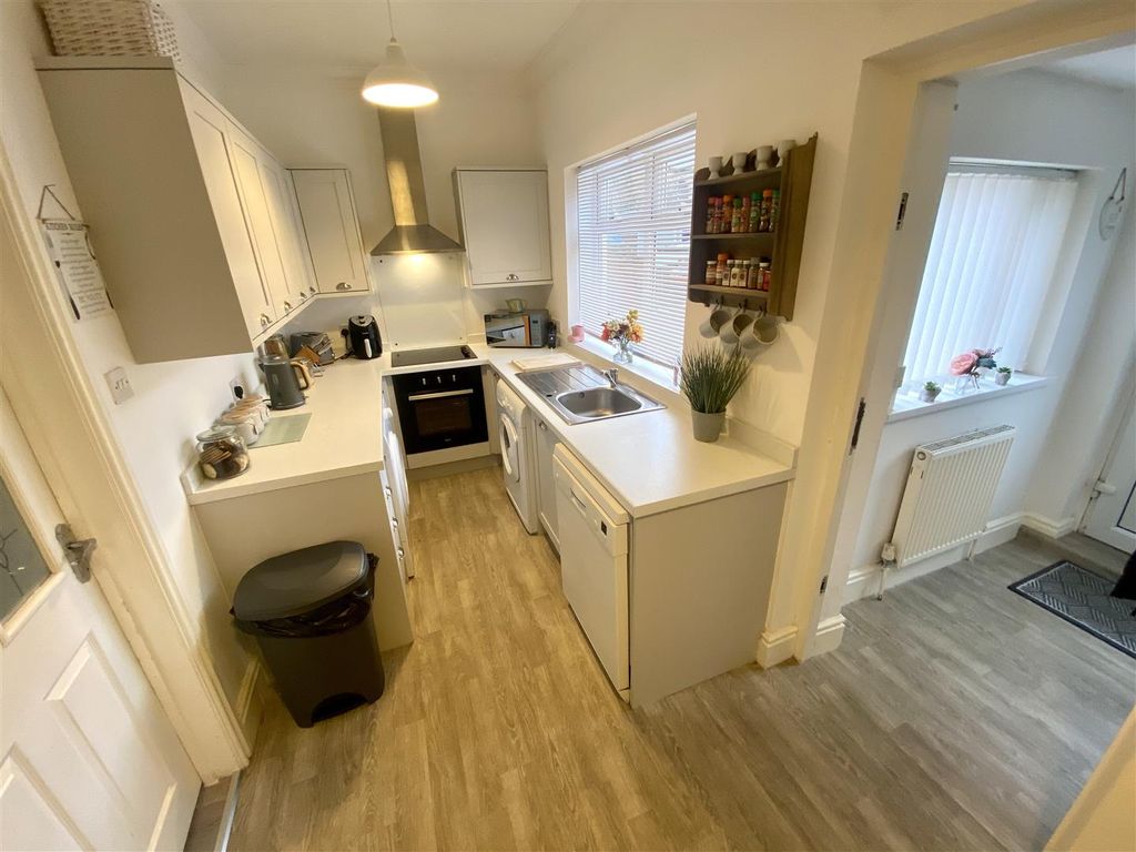 Property photo 2 of 10 Kitchen
