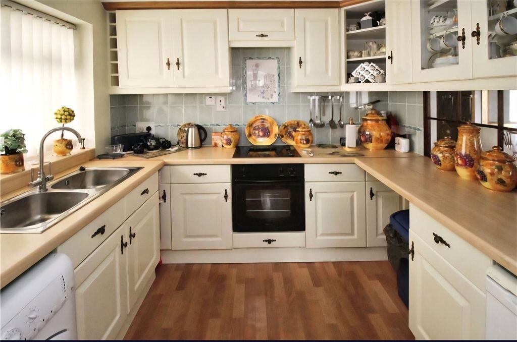 Property photo 3 of 15 Kitchen