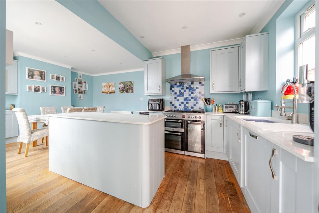 Property photo 3 of 17 Kitchen/Diner