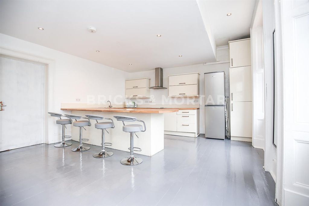 Property photo 3 of 21 4.Jpg