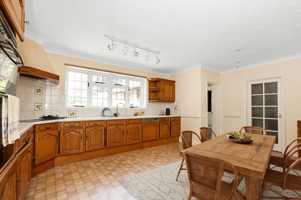 Property photo 2 of 22