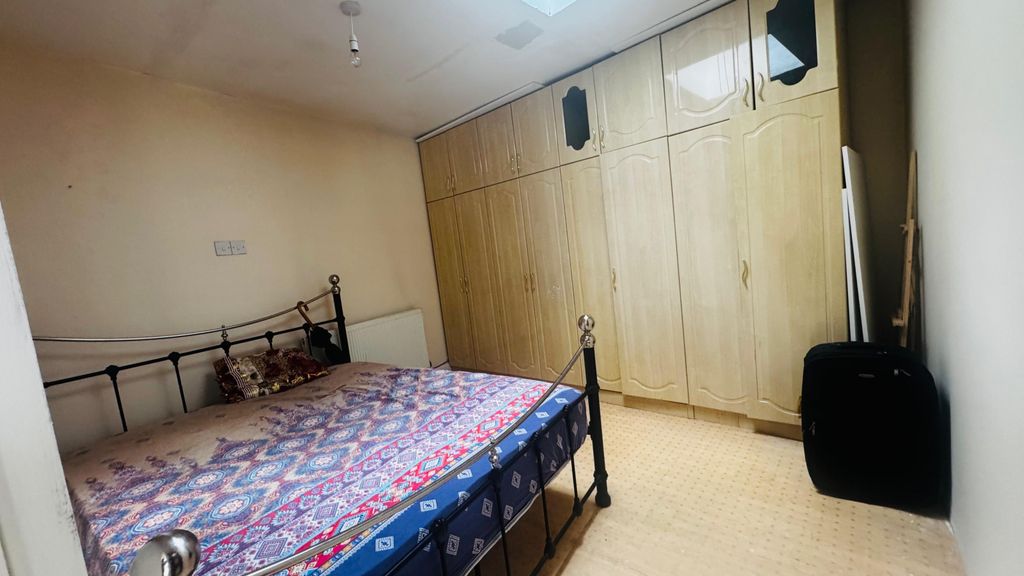 Property photo 3 of 5 Gallery