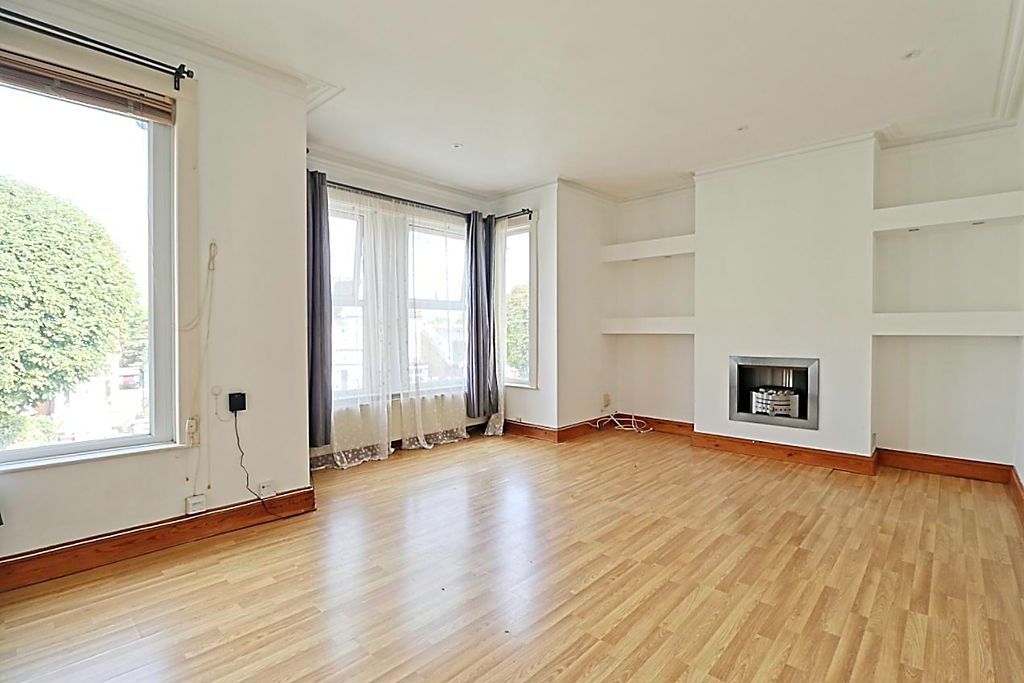 Property photo 2 of 11 Living Room