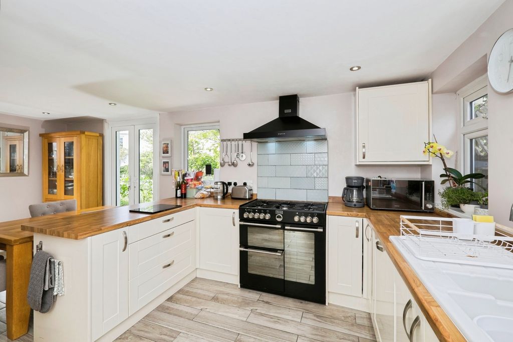 Property photo 2 of 19 Pbox-Img.Jpg
