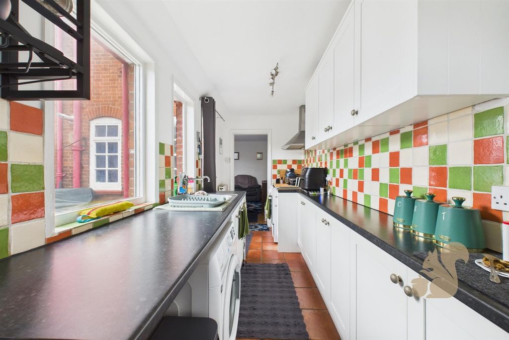 Property photo 3 of 14 Kitchen