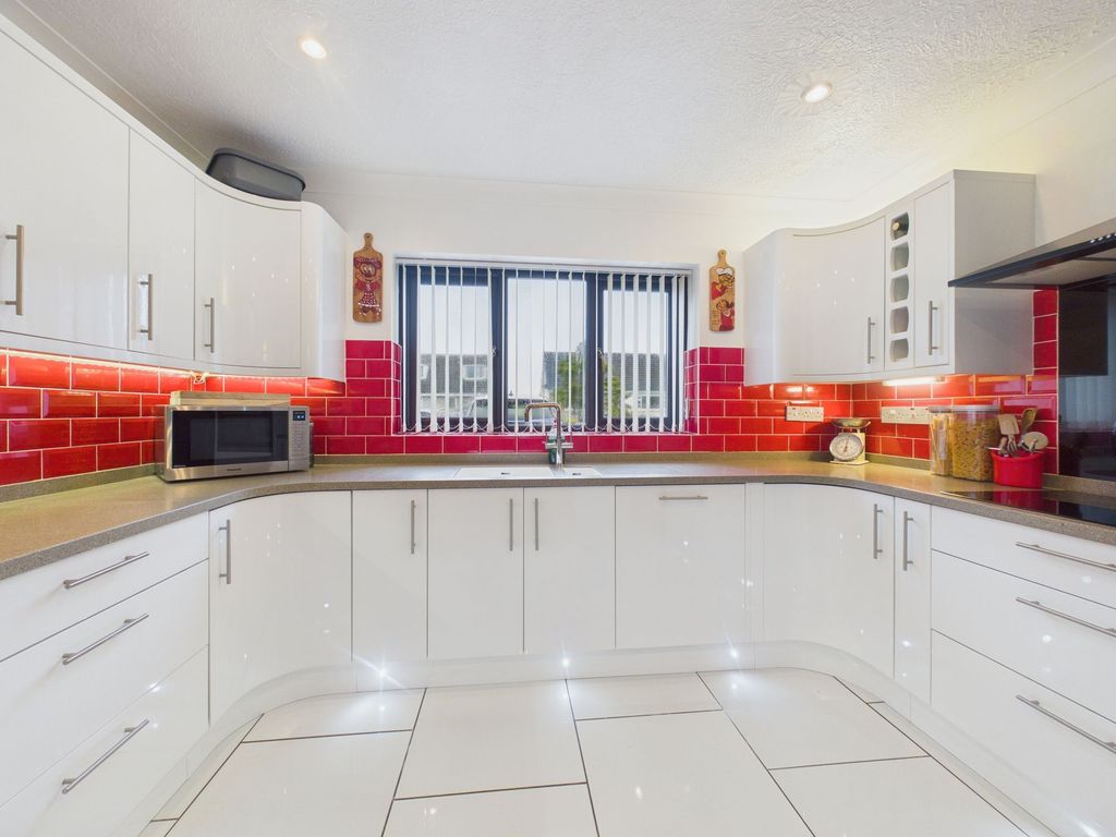 Property photo 3 of 25