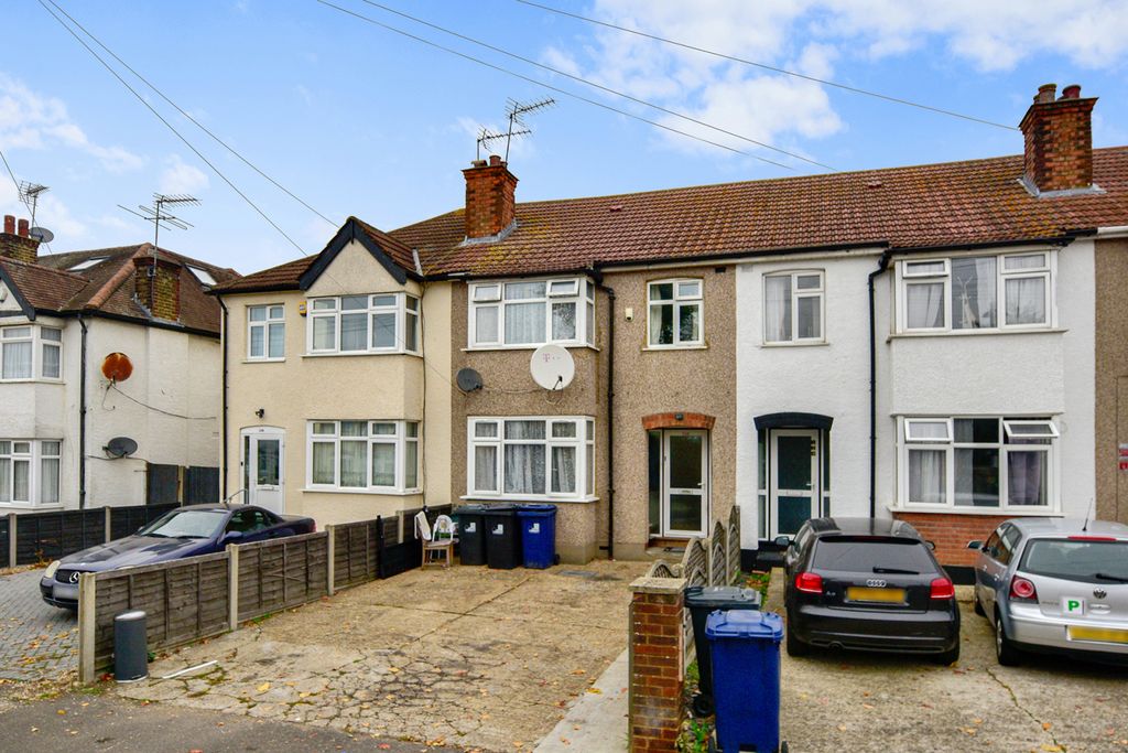 Property photo 1 of 13 Birkbeck Avenue Ub6 8Ly