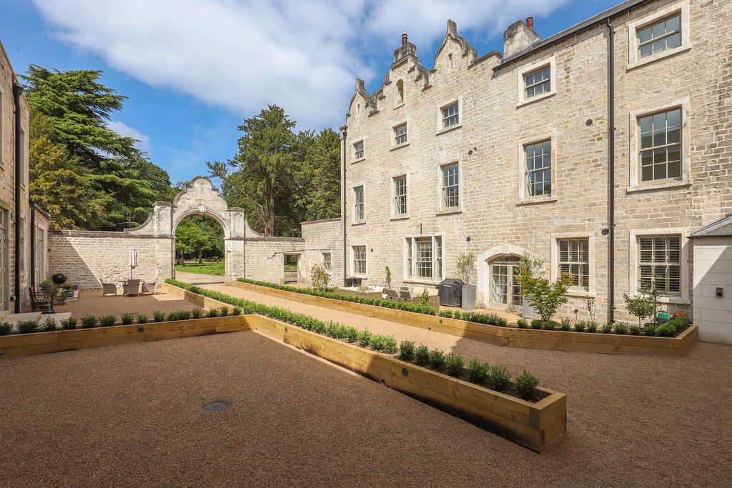 Property photo 1 of 30 Private Courtyard Terrace