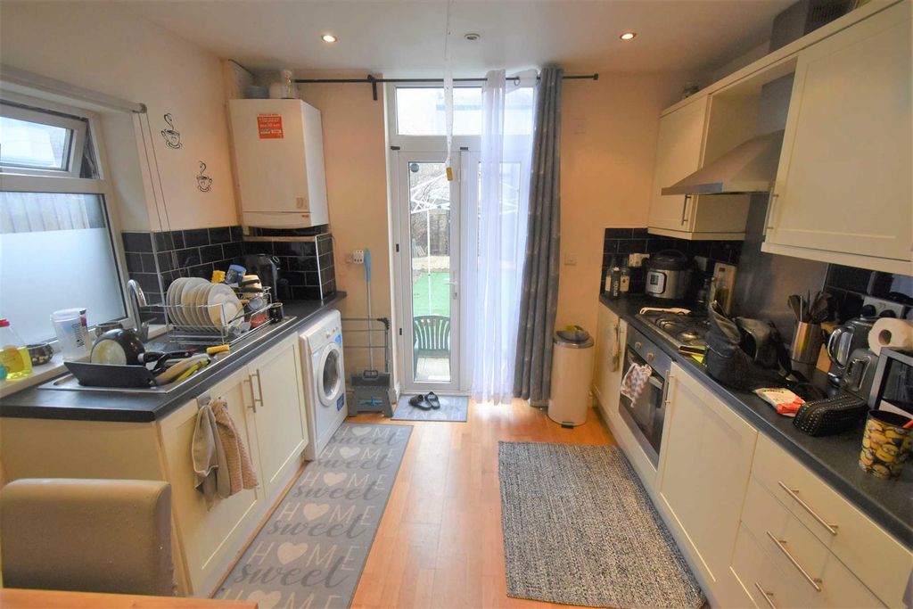 Property photo 2 of 5