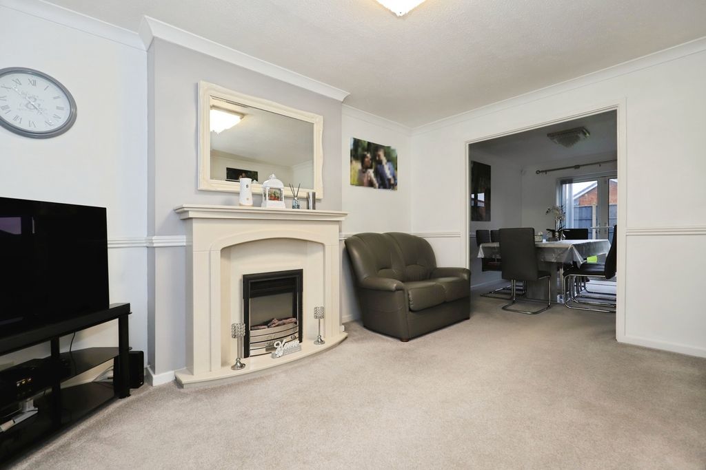 Property photo 2 of 12 Lounge
