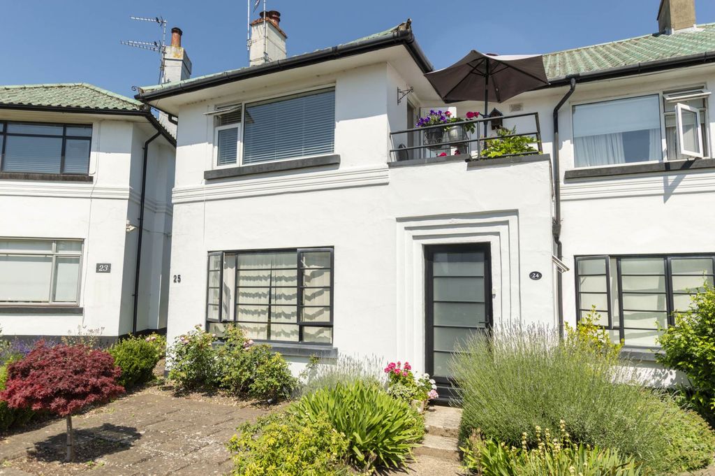 Property photo 1 of 24