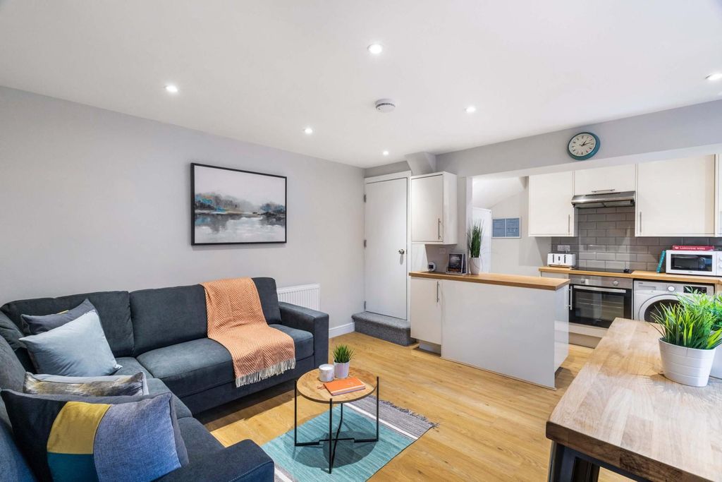 Property photo 2 of 8 Bright, Modern Open-Plan Living Area With Comforta...