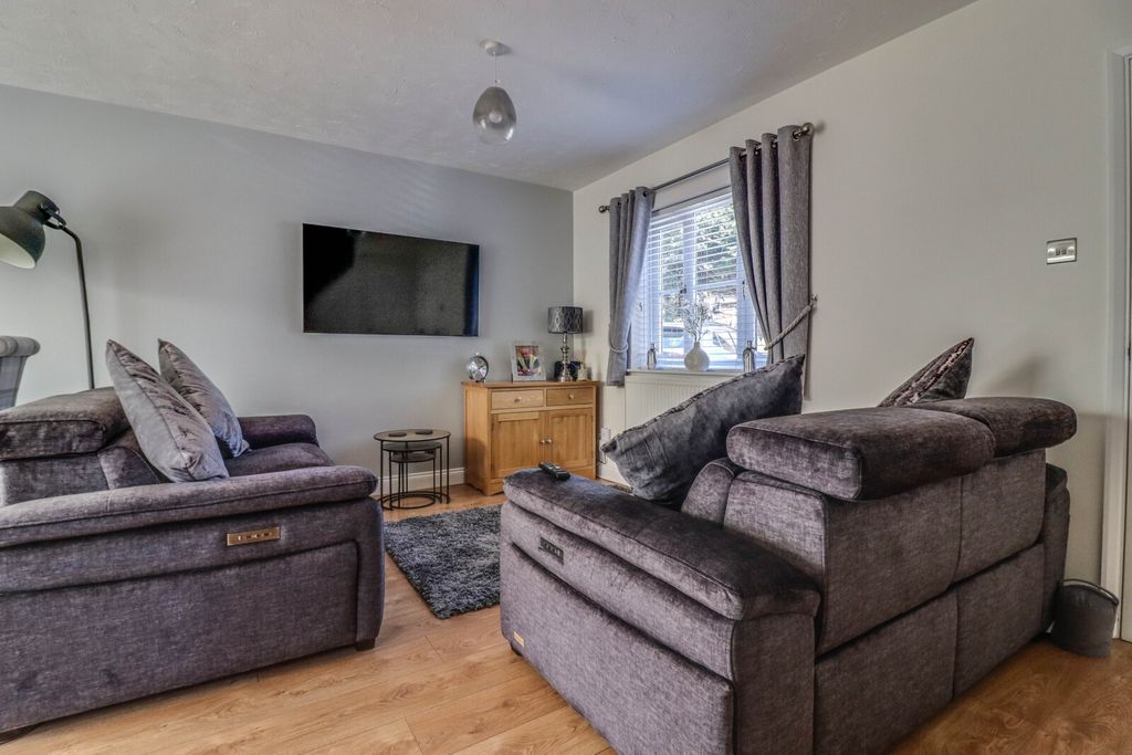 Property photo 3 of 19 Picture No. 04