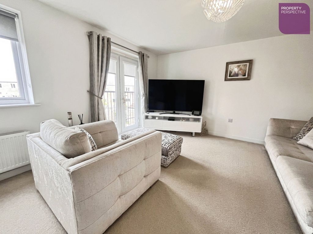 Property photo 3 of 19 Lounge