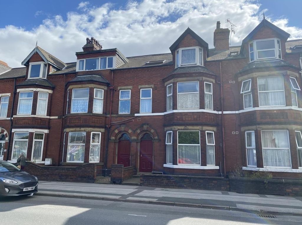 Property photo 1 of 6 Attractive Red Brick Victorian Terraced Home...