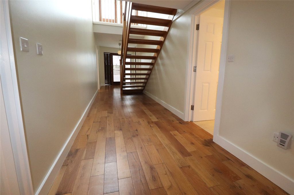 Property photo 3 of 16 Entrance Hall