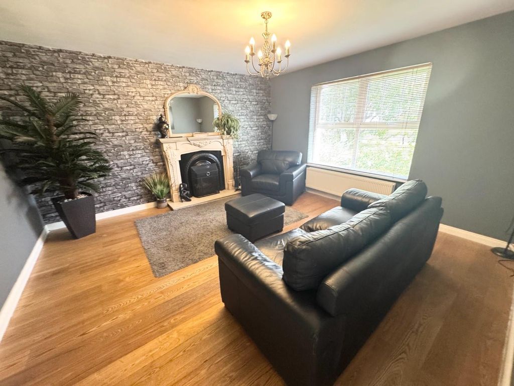 Property photo 3 of 19 Living Room