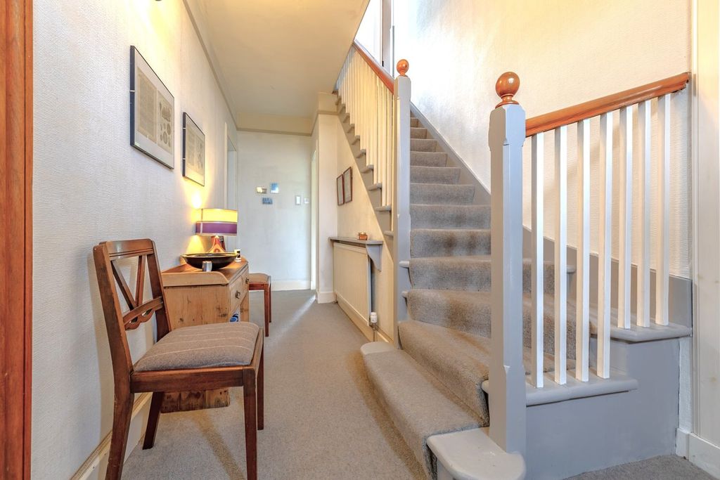 Property photo 3 of 35