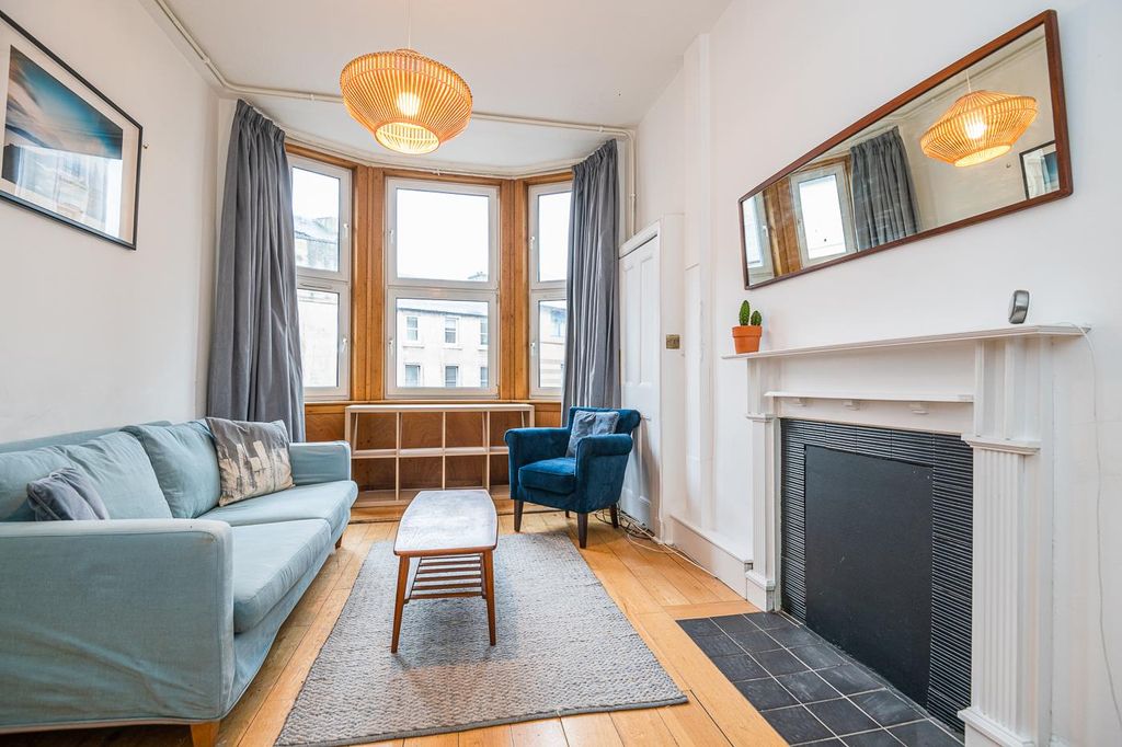 Property photo 1 of 11 Lounge