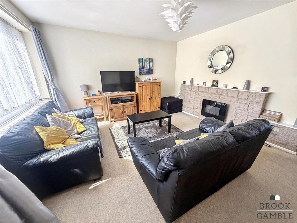 Property photo 2 of 11 01323 438506