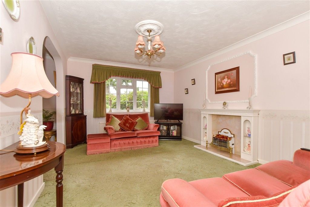 Property photo 1 of 14 Lounge