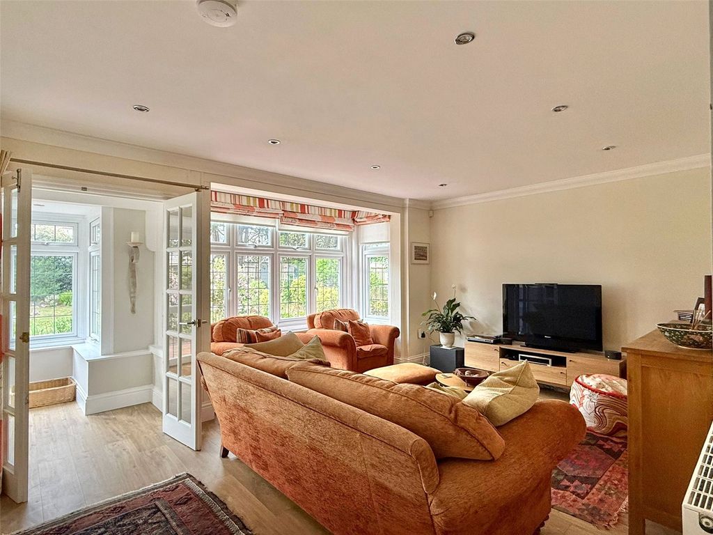 Property photo 2 of 38 Picture No. 17