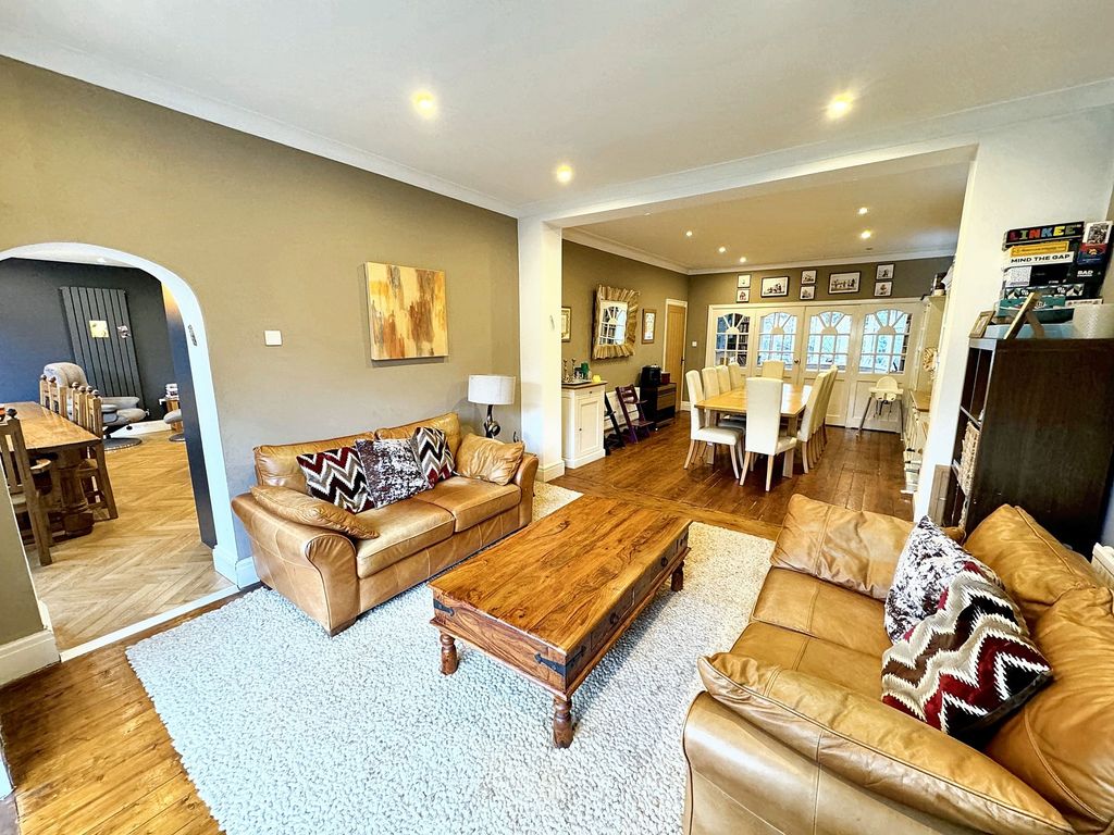 Property photo 3 of 41