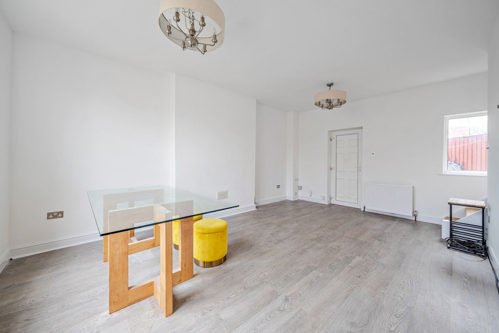 Property photo 3 of 15 1372932-8-6901E7A...