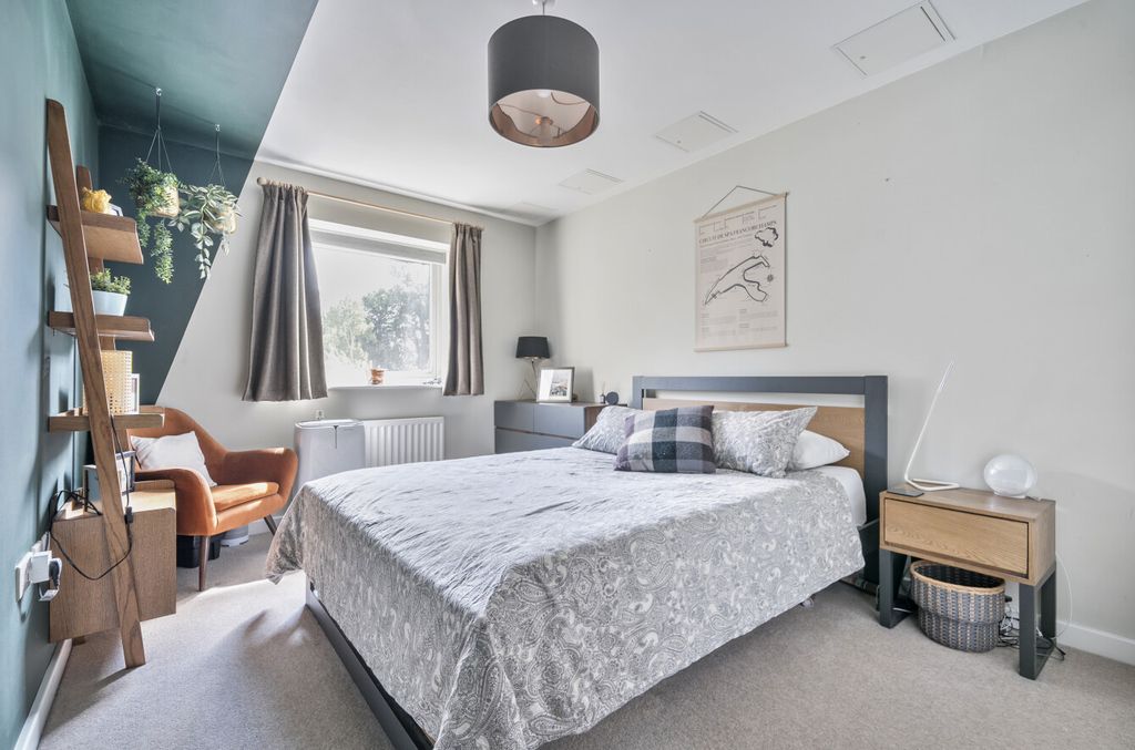 Property photo 3 of 17 1319887-1-686Cea1...