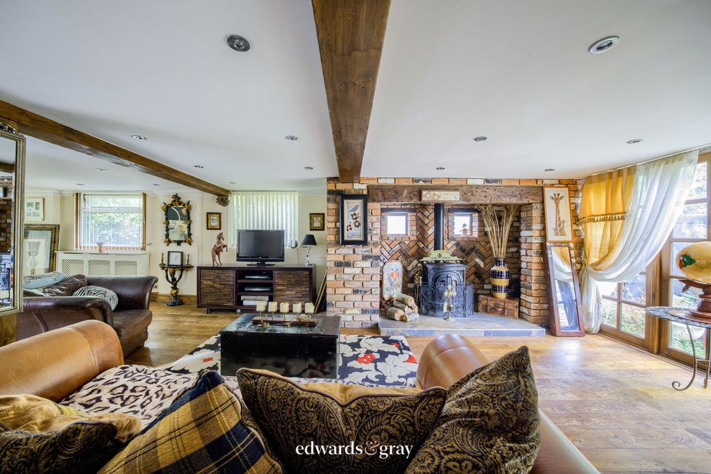 Property photo 2 of 31